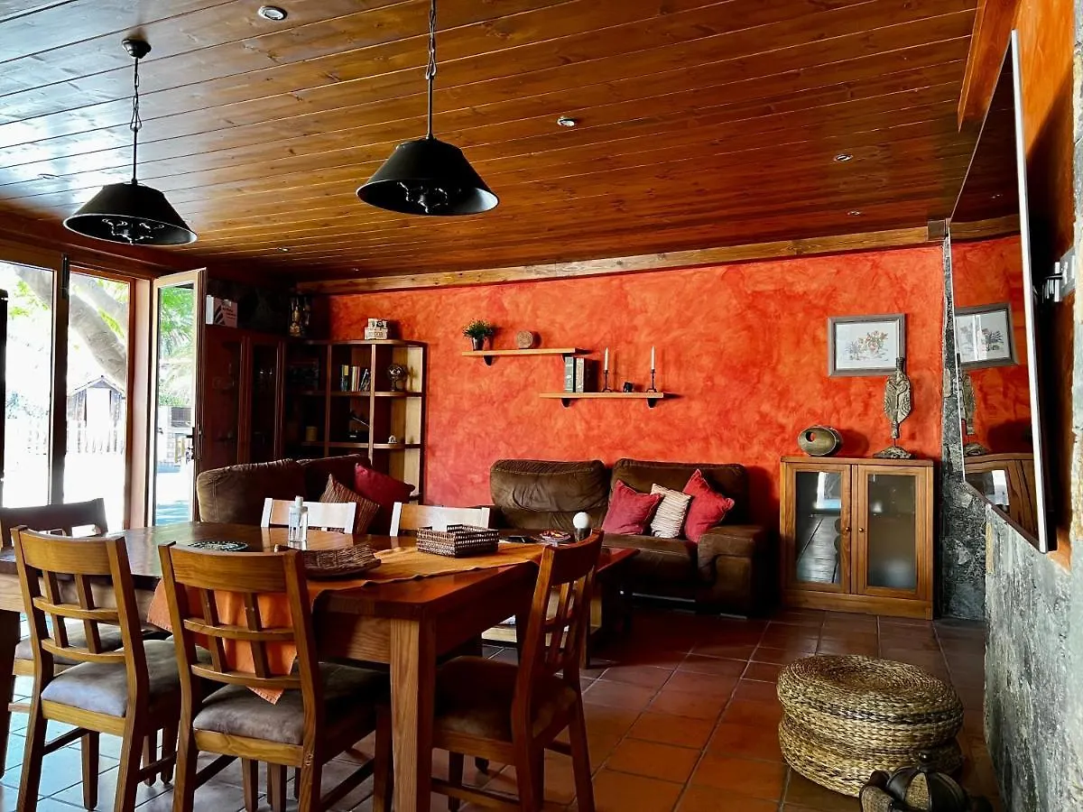 Chalet casa rural LA LIMERA con piscina privada Santa Lucía España